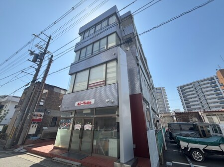 岡ビル外観写真