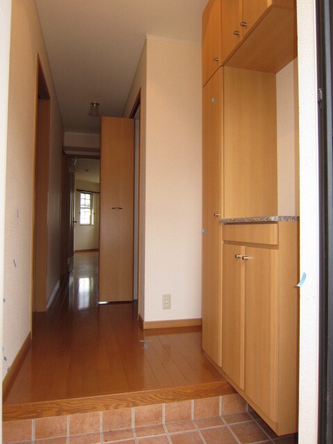 物件内観写真10　(玄関)