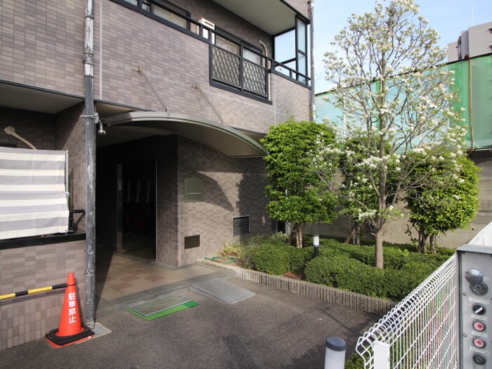 物件外観写真2　(エントランス部分)