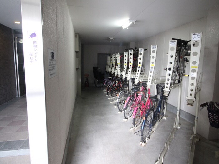 物件外観写真4　(駐輪場)