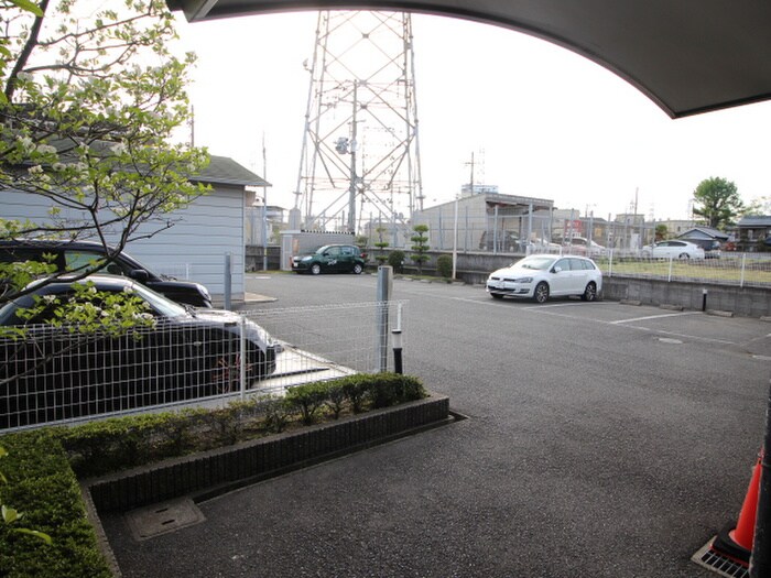 物件外観写真5　(駐車場)