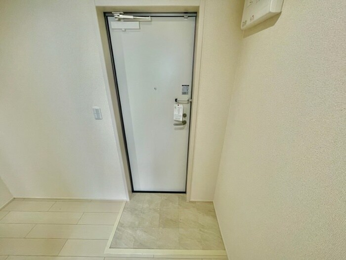 物件内観写真7　(玄関)