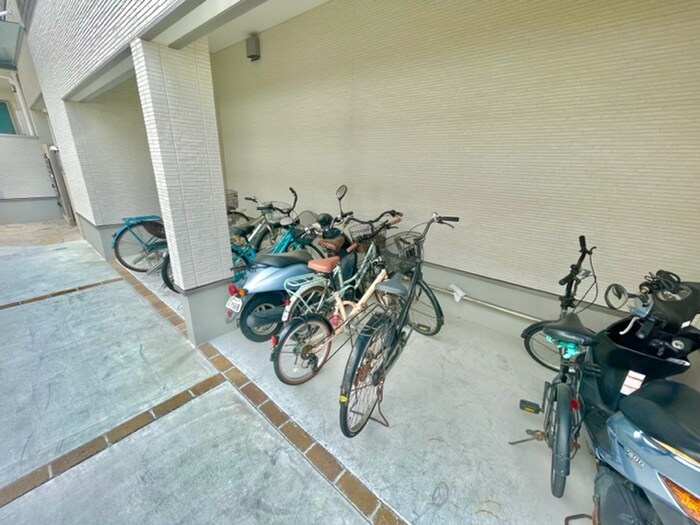 物件外観写真3　(駐輪場)