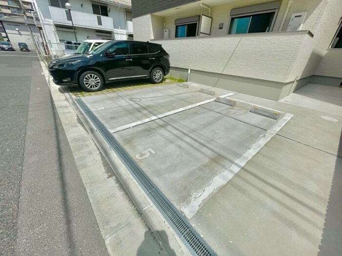 物件外観写真4　(駐車場)