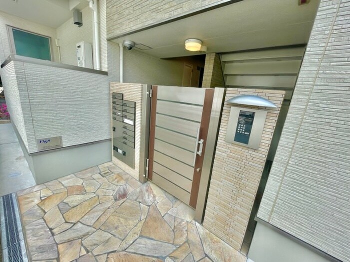 物件外観写真5　(エントランス部分)