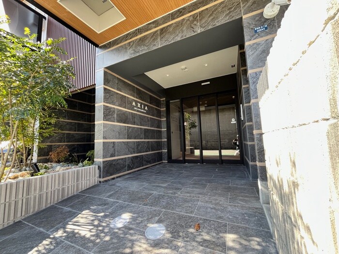 物件外観写真3　(エントランス部分)