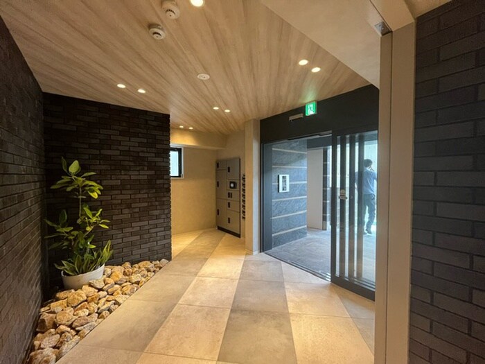 物件外観写真5　(エントランス部分)