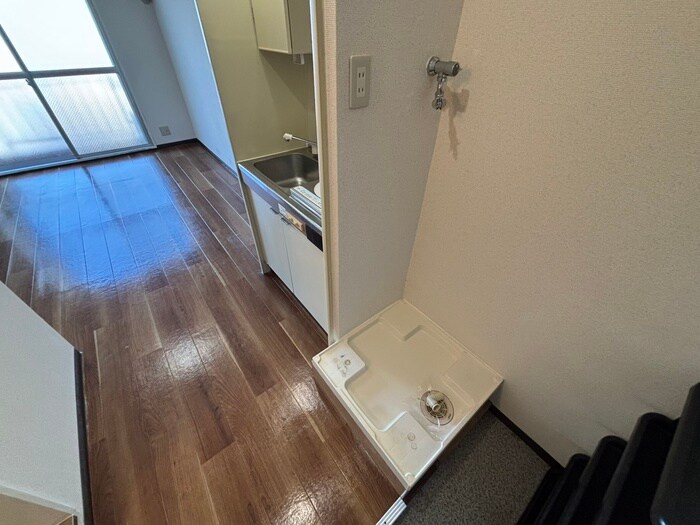 物件内観写真9　(洗濯機置場)