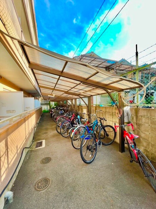 物件外観写真3　(駐輪場)