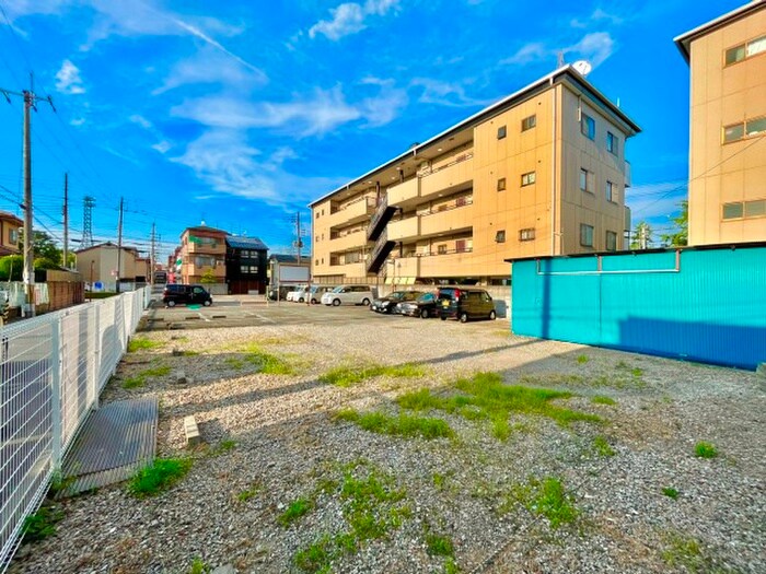 物件外観写真4　(駐車場)