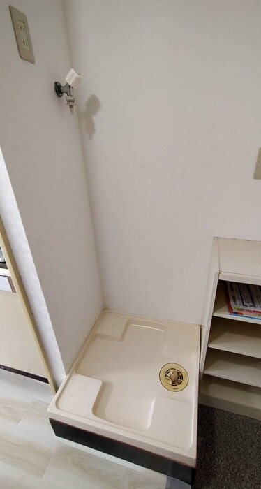 物件内観写真10　(洗濯機置場)