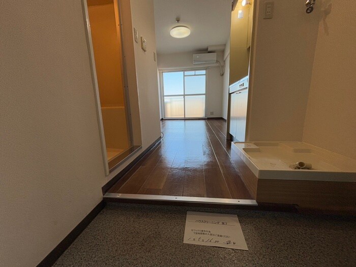 物件内観写真17　(玄関)