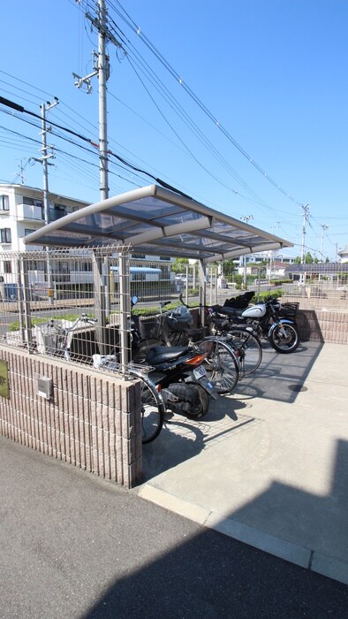 物件外観写真4　(駐輪場)