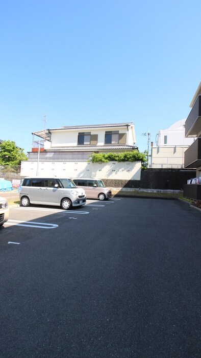 物件外観写真5　(駐車場)