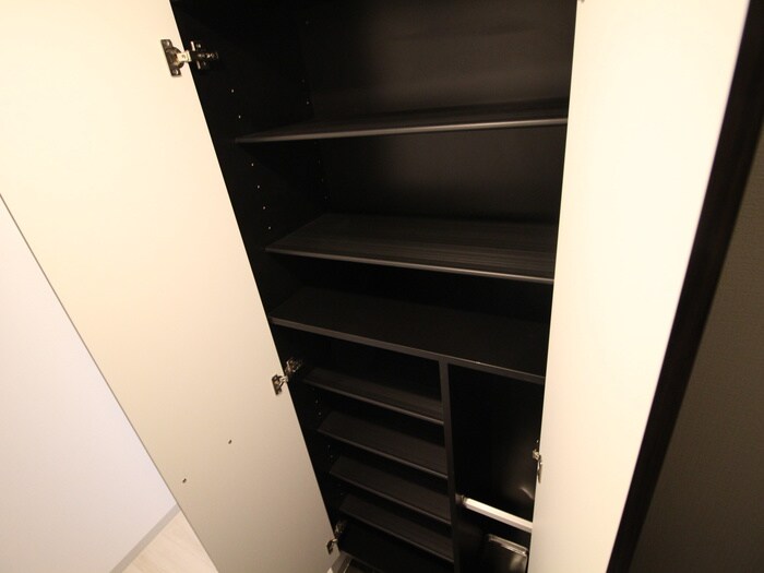 物件内観写真8　(靴箱)