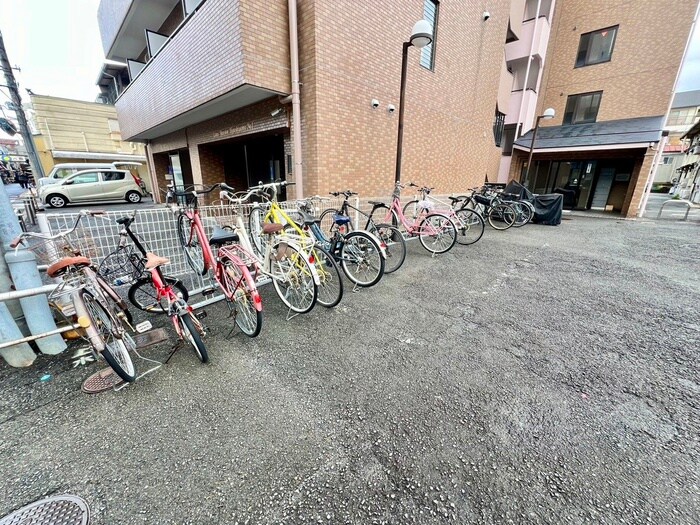 物件外観写真5　(駐輪場)