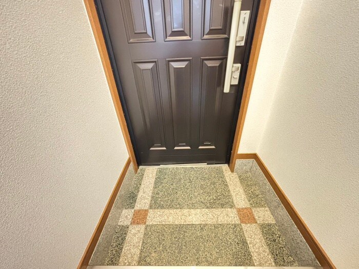 物件内観写真13　(玄関)