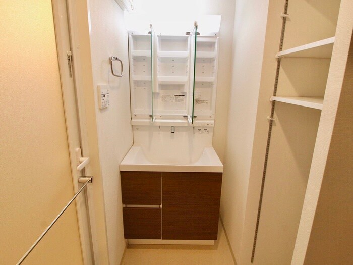 物件内観写真13　(洗面)