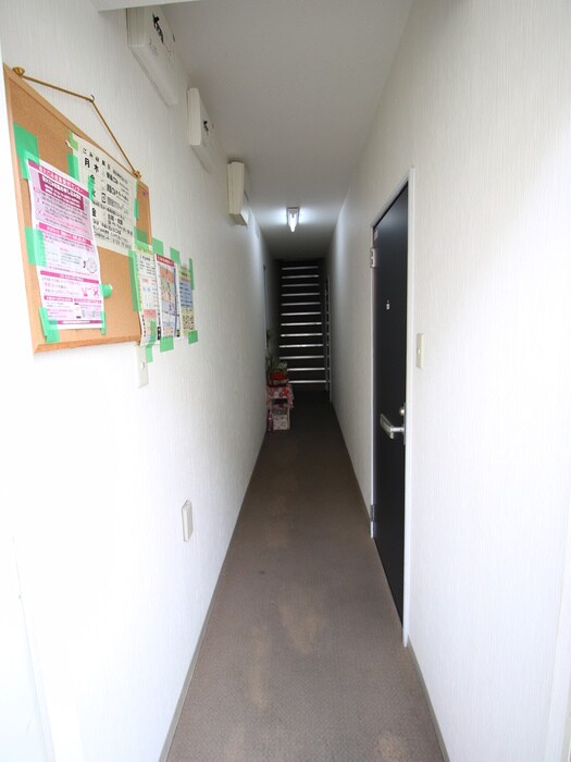 物件外観写真5　(エントランス部分)