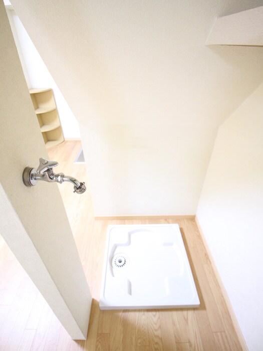 物件内観写真13　(洗濯機置場)