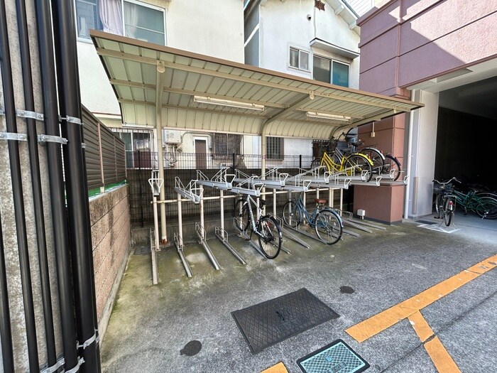 物件外観写真6　(駐輪場)