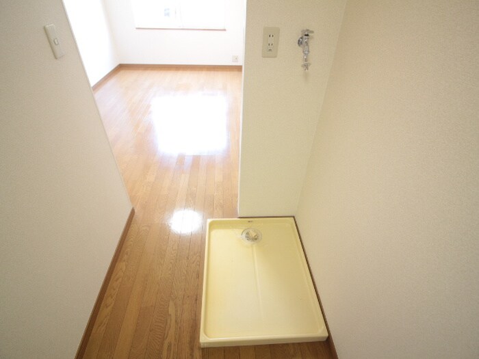 物件内観写真11　(洗濯機置場)