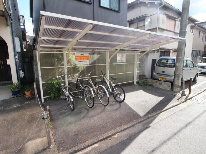 ドーリア西院の駐輪場