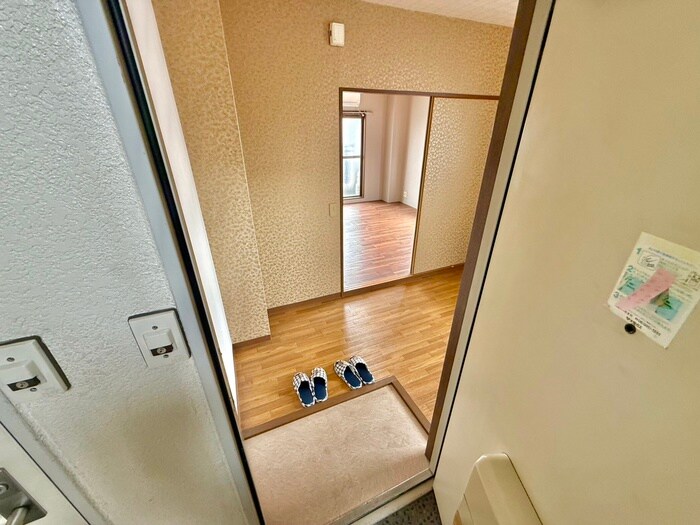 物件内観写真8　(玄関)