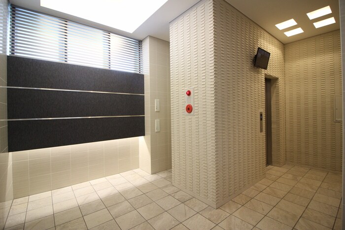 物件外観写真4　(エントランス部分)