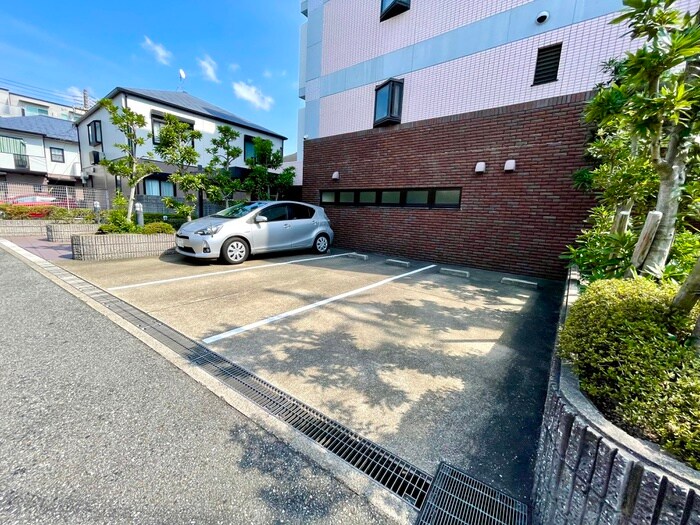 物件外観写真6　(駐車場)