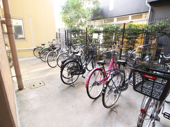 物件外観写真6　(駐輪場)