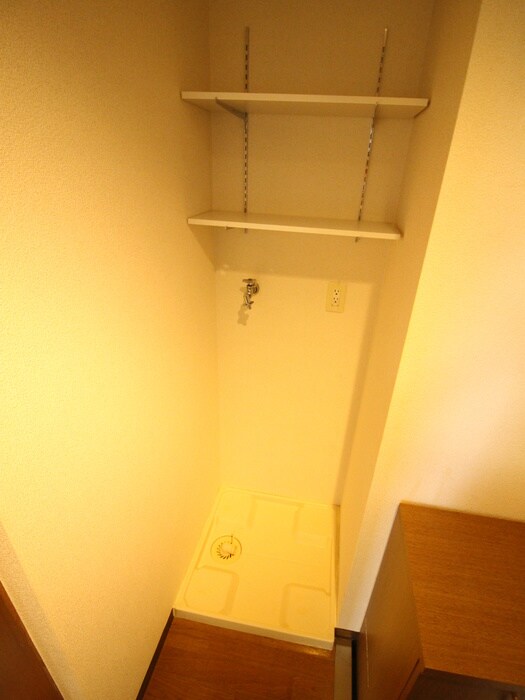 物件内観写真12　(洗濯機置場)