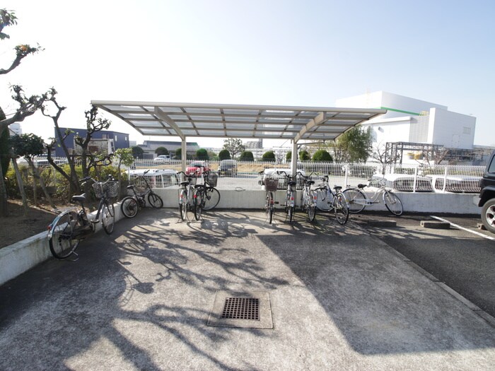 物件外観写真5　(駐輪場)