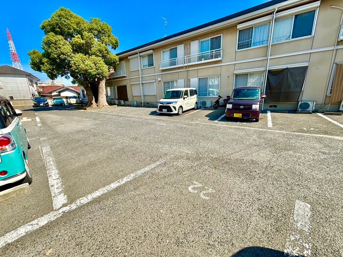 物件外観写真5　(駐車場)