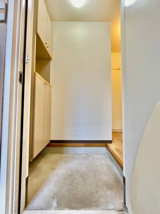 物件内観写真16　(玄関)