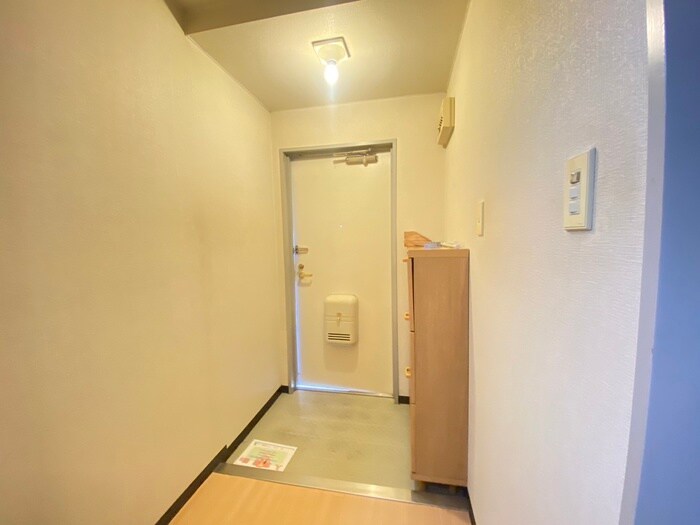 物件内観写真16　(玄関)