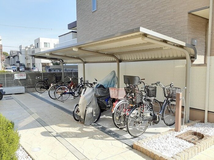 物件外観写真3　(駐輪場)