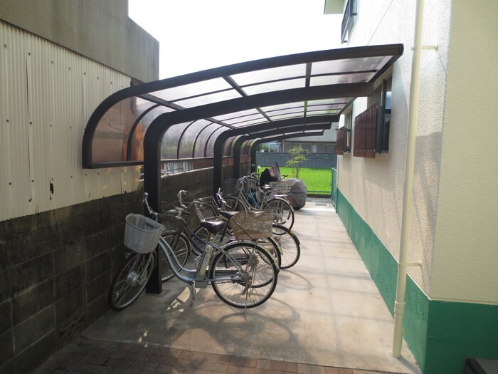 物件外観写真3　(駐輪場)