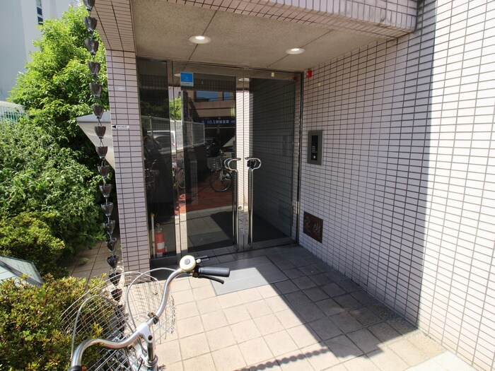 物件外観写真6　(エントランス部分)