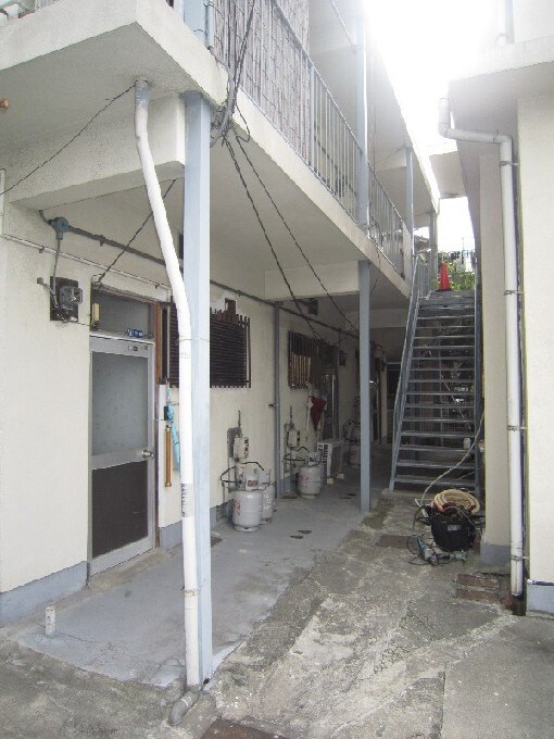 物件外観写真3　(エントランス部分)