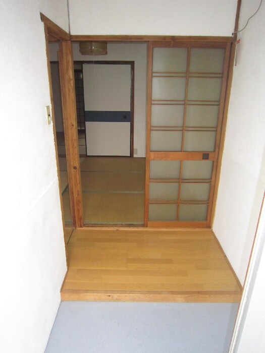 物件内観写真12　(玄関)