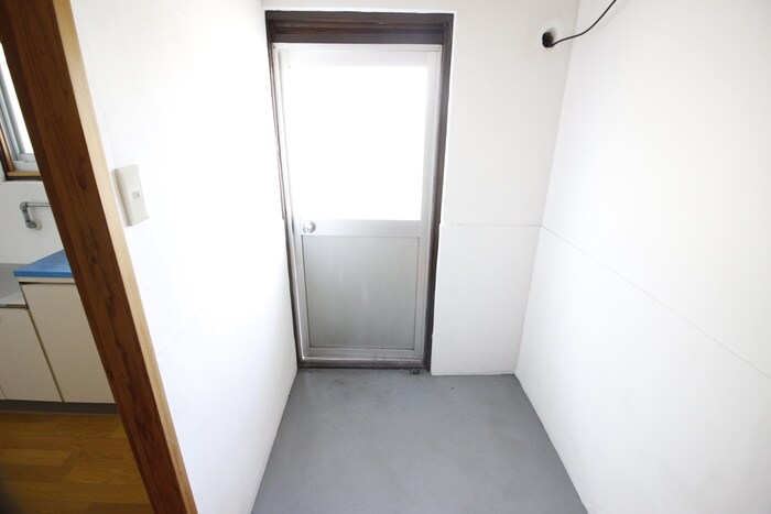 物件内観写真13　(玄関)