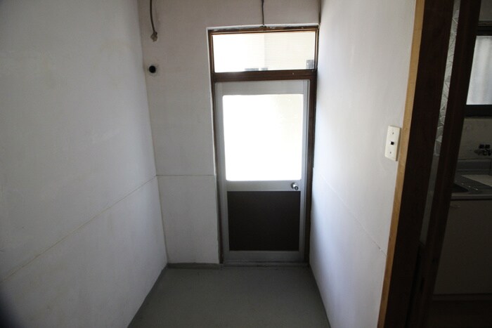 物件内観写真13　(玄関)