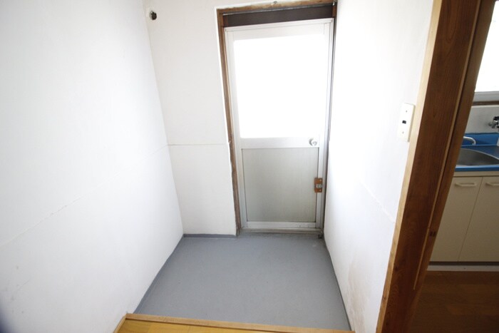 物件内観写真14　(玄関)