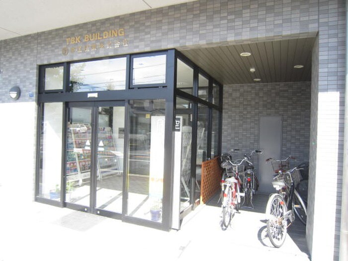 物件外観写真3　(エントランス部分)