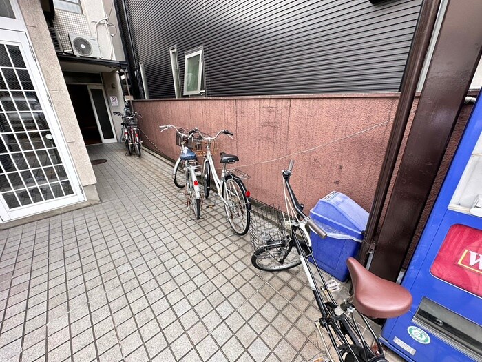 物件外観写真2　(駐輪場)