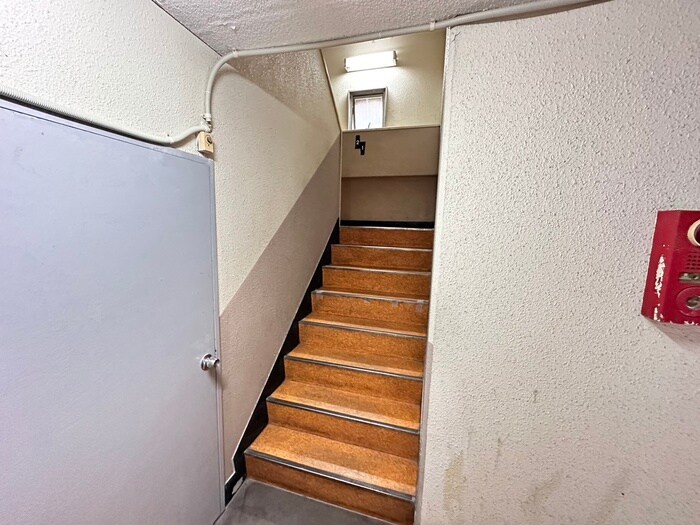 物件外観写真6　(エントランス部分)