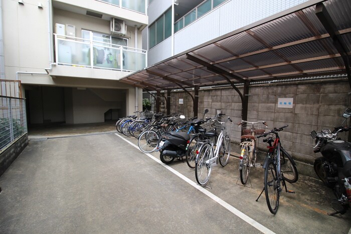 物件外観写真4　(駐輪場)