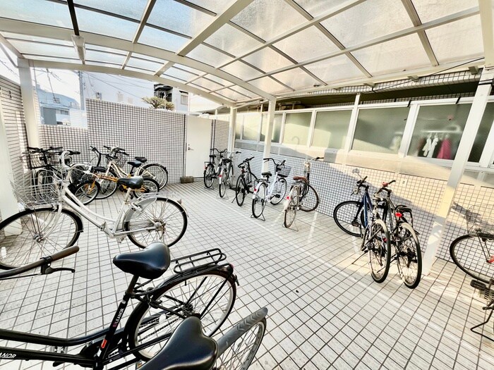 物件外観写真4　(駐輪場)