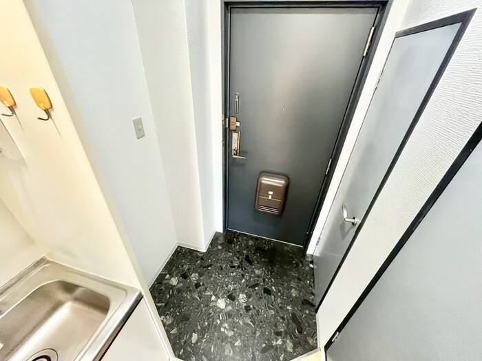 物件内観写真10　(玄関)